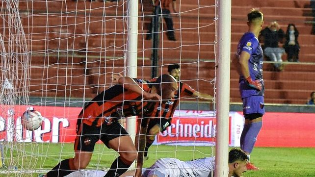 En cinco de los seis partidos que Colón perdió en el torneo