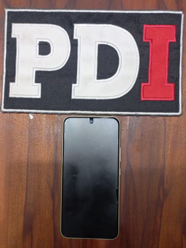 El teléfono de la empleada municipal que será sometido a pericias. 