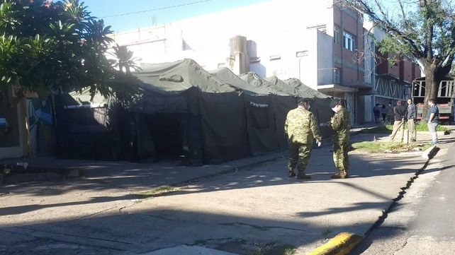 El Ejército montó carpas sanitarias en un sector de ingreso al hospital San Martín