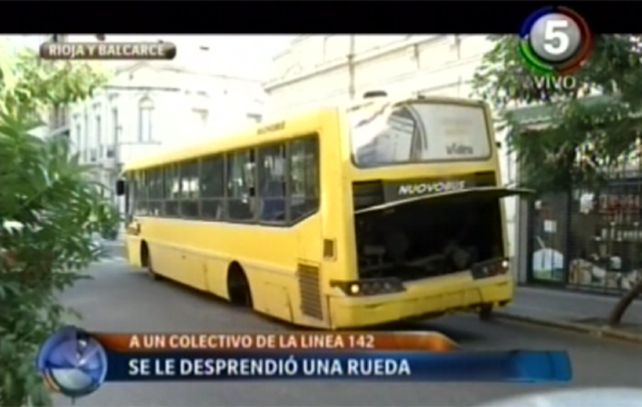 Una rueda se desprendió de un colectivo y cruzó Rioja a la altura de ...