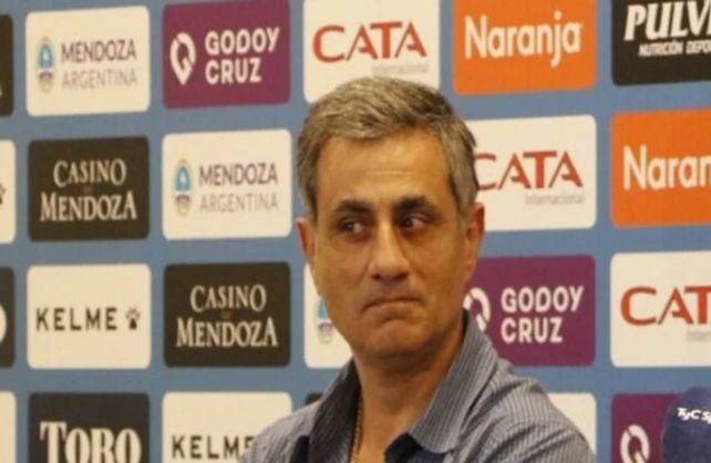 El presidente de Godoy Cruz desminti&oacute; el regreso a los entrenamientos del plantel tombino.