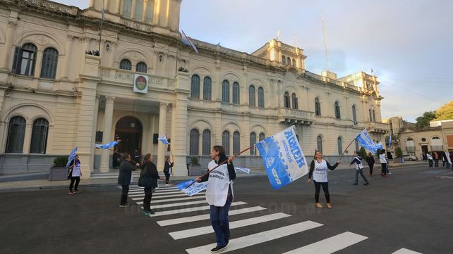 No hubo oferta a los docentes pero dejan en suspenso descuentos