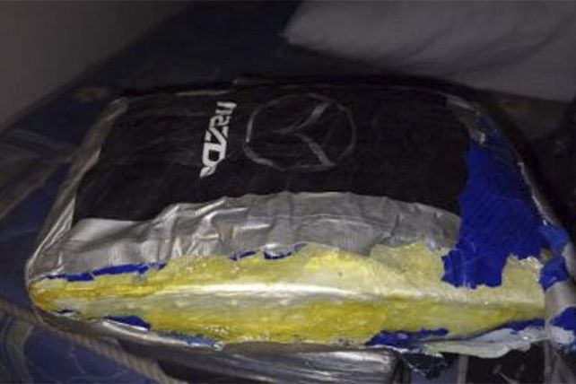 Un ladrillo de cocaína dañado al que en la jerga de tráfico aludían como un novillito lastimado.&nbsp;