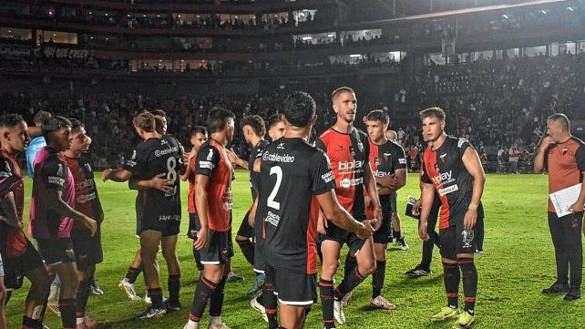 Colón apenas logró rescatar un empate ante Ferro.