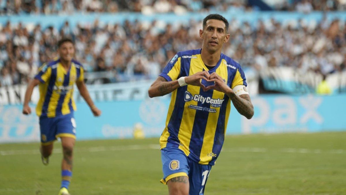 En vivo: Con un golazo de potrero de Di María y otro de Veliz Central supera a Racing thumbnail