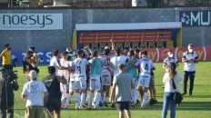 Quilmes se sumó a los clasificados: Defensores de Belgrano, Estudiantes de Buenos Aires, San Martín de San Juan, Atlanta, Ferro Carril Oeste, Deportivo Morón y Deportivo Riestra. Quilmes se sumó a los clasificados: Defensores de Belgrano, Estudiantes de Buenos Aires, San Martín de San Juan, Atlanta, Ferro Carril Oeste, Deportivo Morón y Deportivo Riestra.