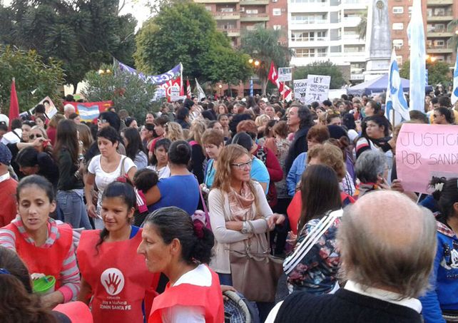 A plaza llena, el grito de los santafesinos contra la violencia machista se hizo escuchar