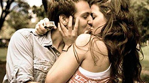 En el Día Mundial del Beso una aplicación del teléfono enseña a besar mejor