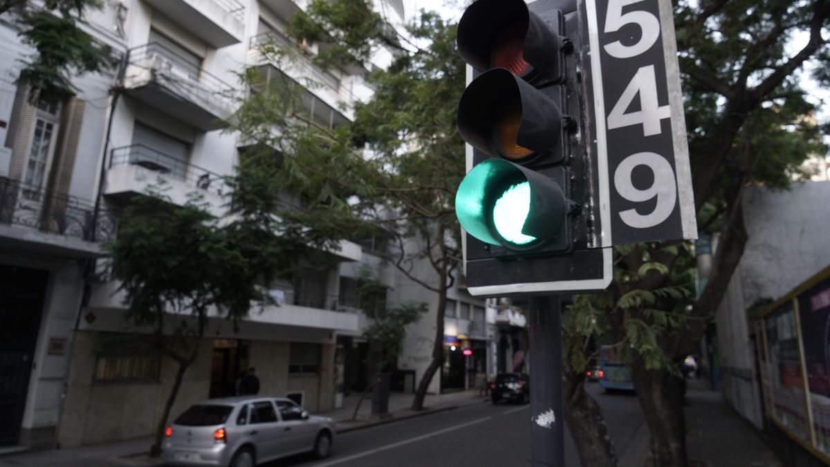 Rosario tendrá semáforos con <b>inteligencia artificial</b> para agilizar el tráfico en tiempo real thumbnail