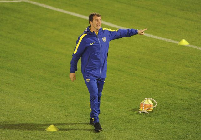 Boca entrenó en suelo pirata