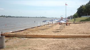 La crecida del Paraná les roba espacio a las playas y solarium de Santa Fe