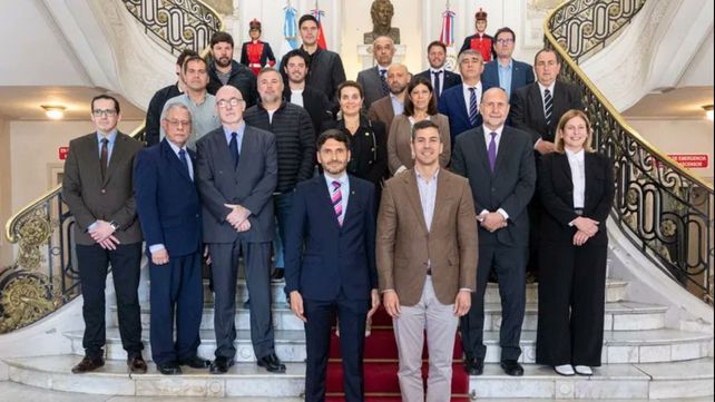 El gobernador Maximiliano Pullaro invitó a su antecesor