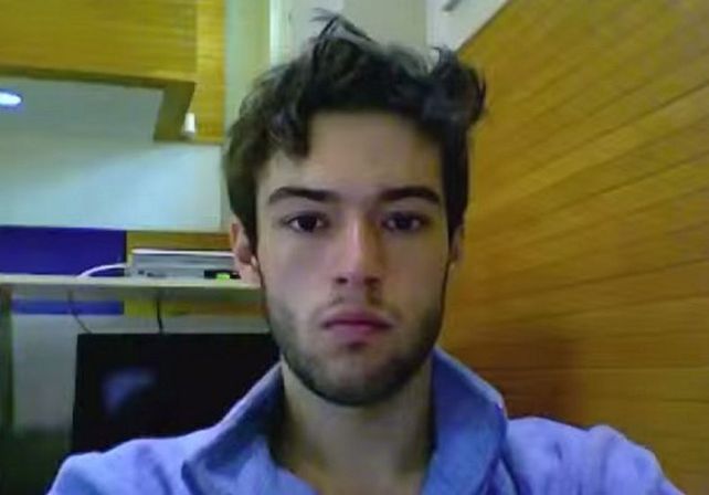 Un joven se sacó una selfie diaria durante ocho años para registrar su crecimiento desde los 12 años