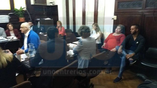 Todos condenados. Grilli (de campera azul)