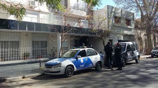 El operativo frente a la casa de Tiki Martínez.