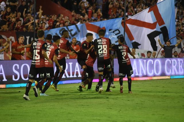 Newells-Vélez: seguí el minuto a minuto