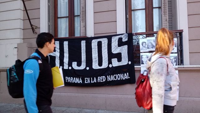 La puerta del Juzgado Federal este lunes por la mañana. Foto UNO.&nbsp; 