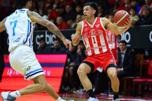 Instituto ganó una vez más y quedó match point ante Regatas