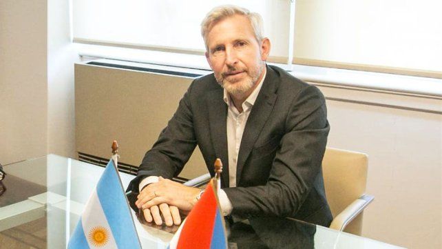 La obra contiene un repaso de su recorrido y narra experiencias profesionales y personales