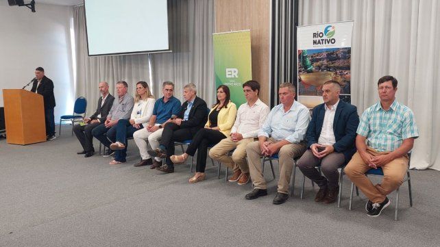 Autoridades presentando los eventos en el CPC