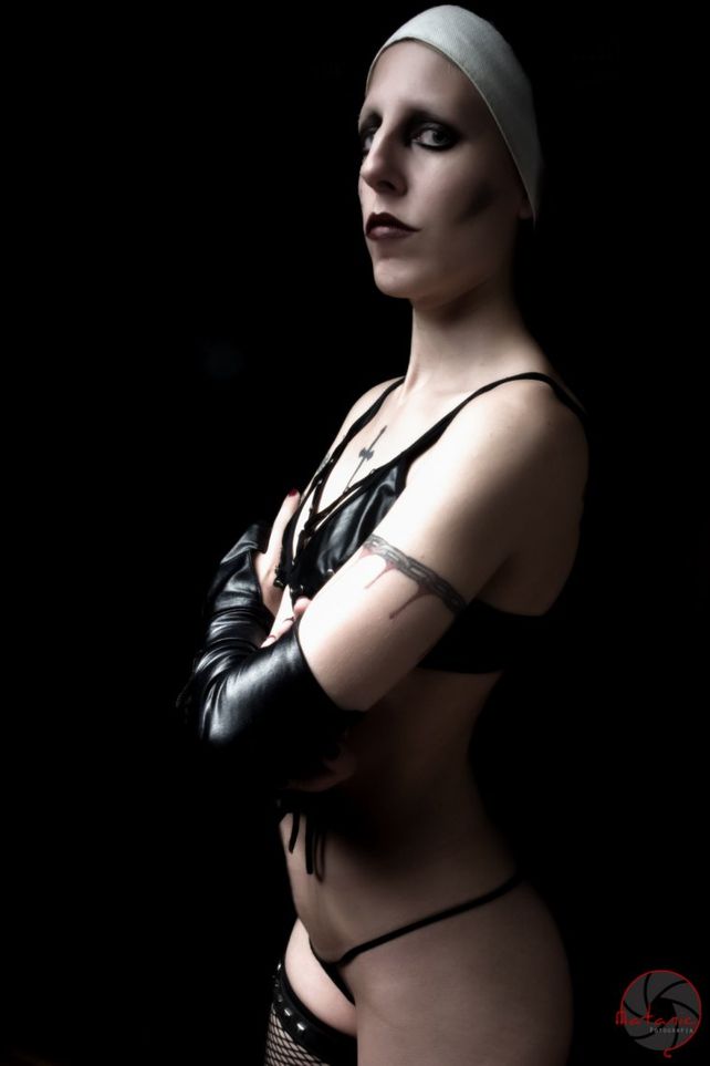 La docente que justificó a Hitler protagonizó un escandaloso show erótico