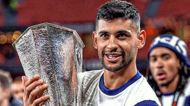 Cuti Romero festejó su primer título a nivel clubes.