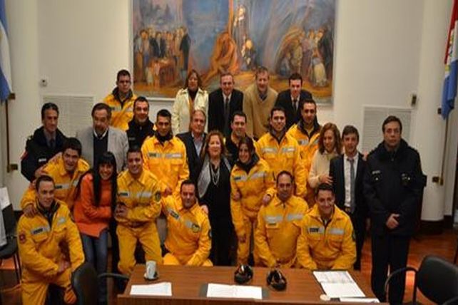 Los 14 bomberos rescatistas fueron reconocidos por el Concejo Municipal