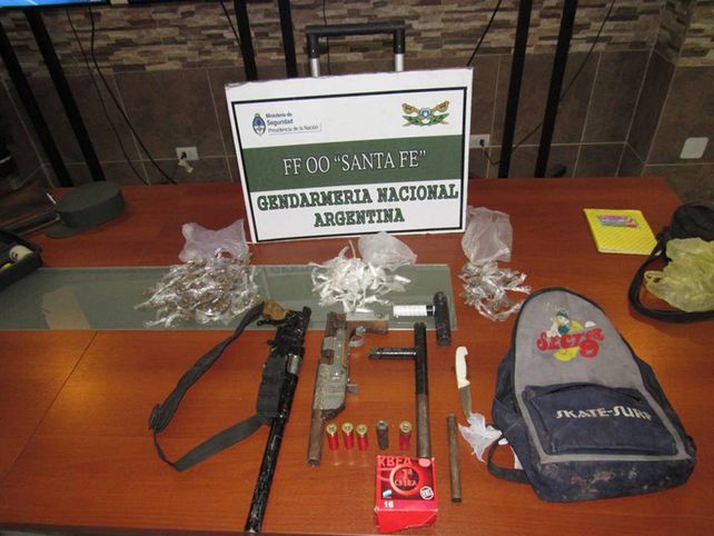 Rosario: Gendarmería detuvo a nueve personas e incautó armas tipo caseras,marihuana y cocaína