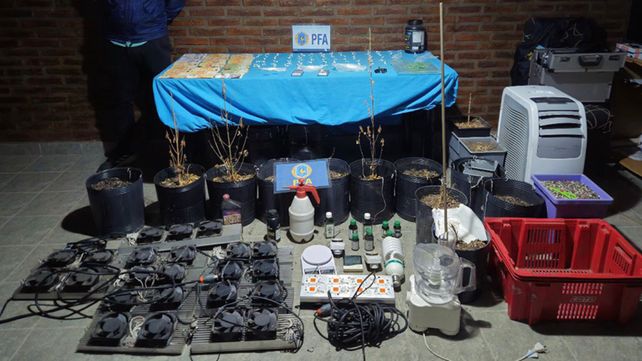 La Policía Federal Argentina (PFA) hizo allanamientos el 19 de febrero de 2025 para el secuestro de cocaína y marihuana por la denuncia contra la banda de Guido Rinaldi.