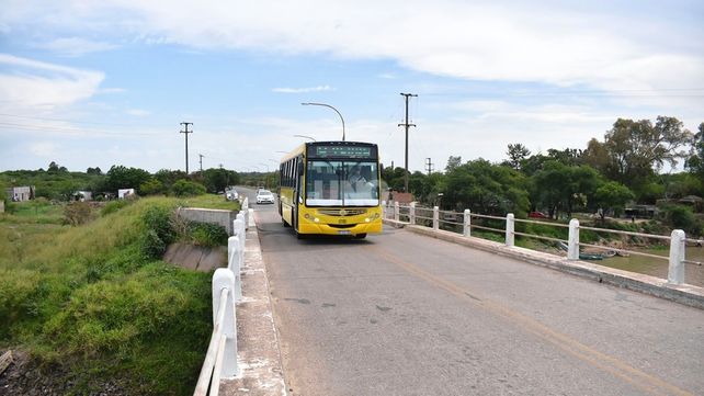 El puente Arroyo Leyes se encuentra ubicado a 36 km al noreste de la ciudad de Santa Fe