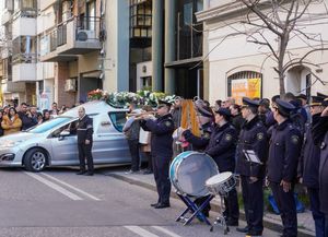 Emotiva despedida al policía asesinado en un partido de la Liga Cañadense