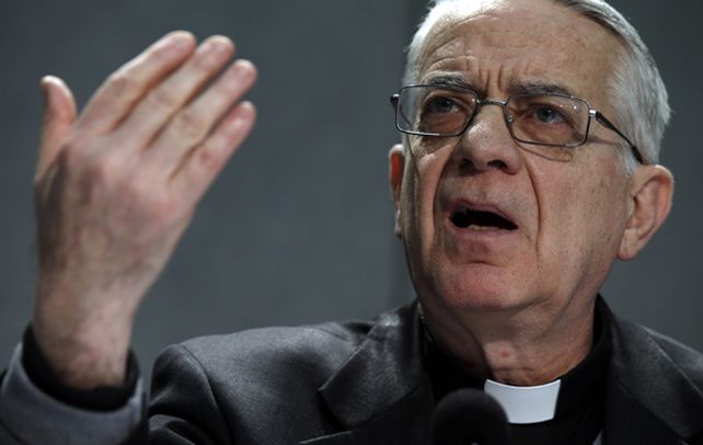 Defensa. El padre Lombardi afirmó ayer que “hay una distribución de noticias falsas que causan daño”.