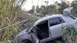 Un hombre de 37 años que conducía su auto en Paraná, perdió el control del rodado volcando y cayendo dentro de una zanja.