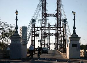 Piden que el Puente Colgante sea solo para la circulación de peatones y ciclistas