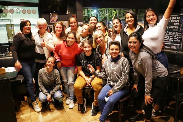 Las chicas mandan. El grupo de las árbitras que estarán encargadas en todos los partidos de las Asociación Rosarina de Fútbol.&nbsp; &nbsp;