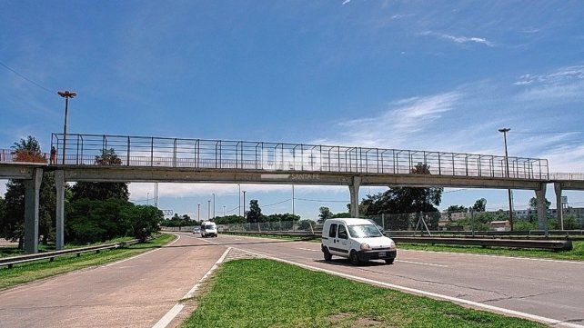 El puente peatonal sobre Circunvalación