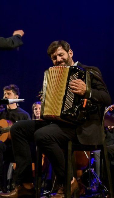 Juan Manuel Bilat y la Orquesta Sinfónica de Crespo homenajearon a Jorge Méndez
