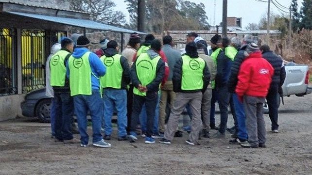 El presidente de una Comuna de la provincia dice que fue agredido por una patota sindical