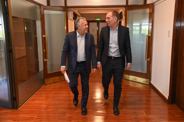 Santilli visitó Mendoza y el gobernador Cornejo le ratificó el respaldo a las reformas que busca Milei.