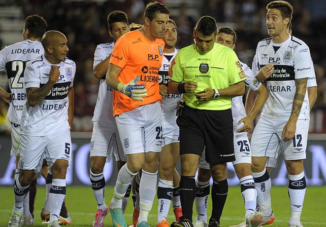 Con un gol polémico, Lanús venció a Gimnasia
