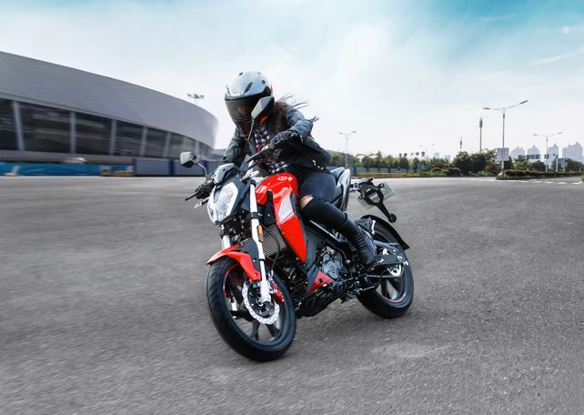 La 180S es una moto muy cómoda para todo motero.