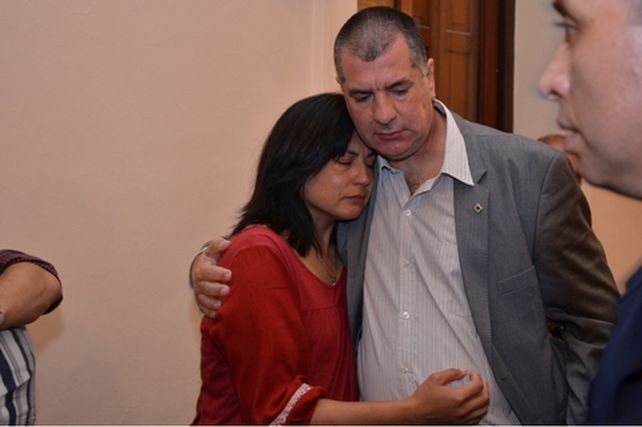sin consuelo. Los padres de Micaela ayer en la sala.