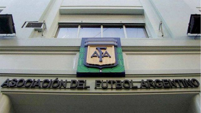 Los directivos de la AFA se resisten a que los clubes tengan la posibilidad de convertirse en SAD si los socios lo quieren.