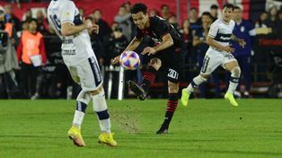 El volante Cristian Ferreira vuelve tras un golpe en el tobillo derecho que lo tuvo a maltraer.