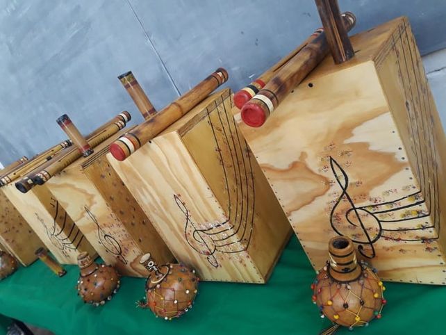 Presos fabricaron instrumentos para escuelas y la UP 6