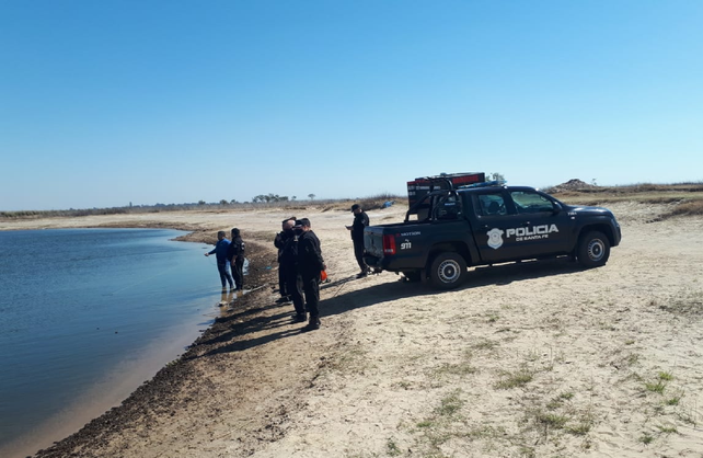 Rescataron dos cadáveres y buscan un tercero en la Laguna Setúbal en Colastiné Norte