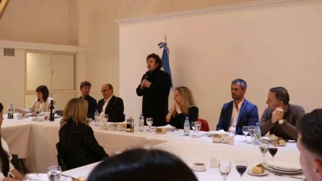 Milei agasajó con un asado a diputados que apoyaron el veto a la suba para jubilados
