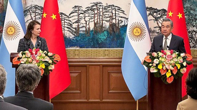 Diana Mondino y Wang Yi coincidieron en destacar que la Asociación Estratégica Integral entre la Argentina y la República Popular China