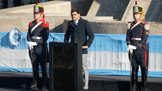 El gobernador Maximiliano Pullaro