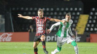 En su debut internacional, Patronato perdió ante Atlético Nacional de Medellín por 2-1.